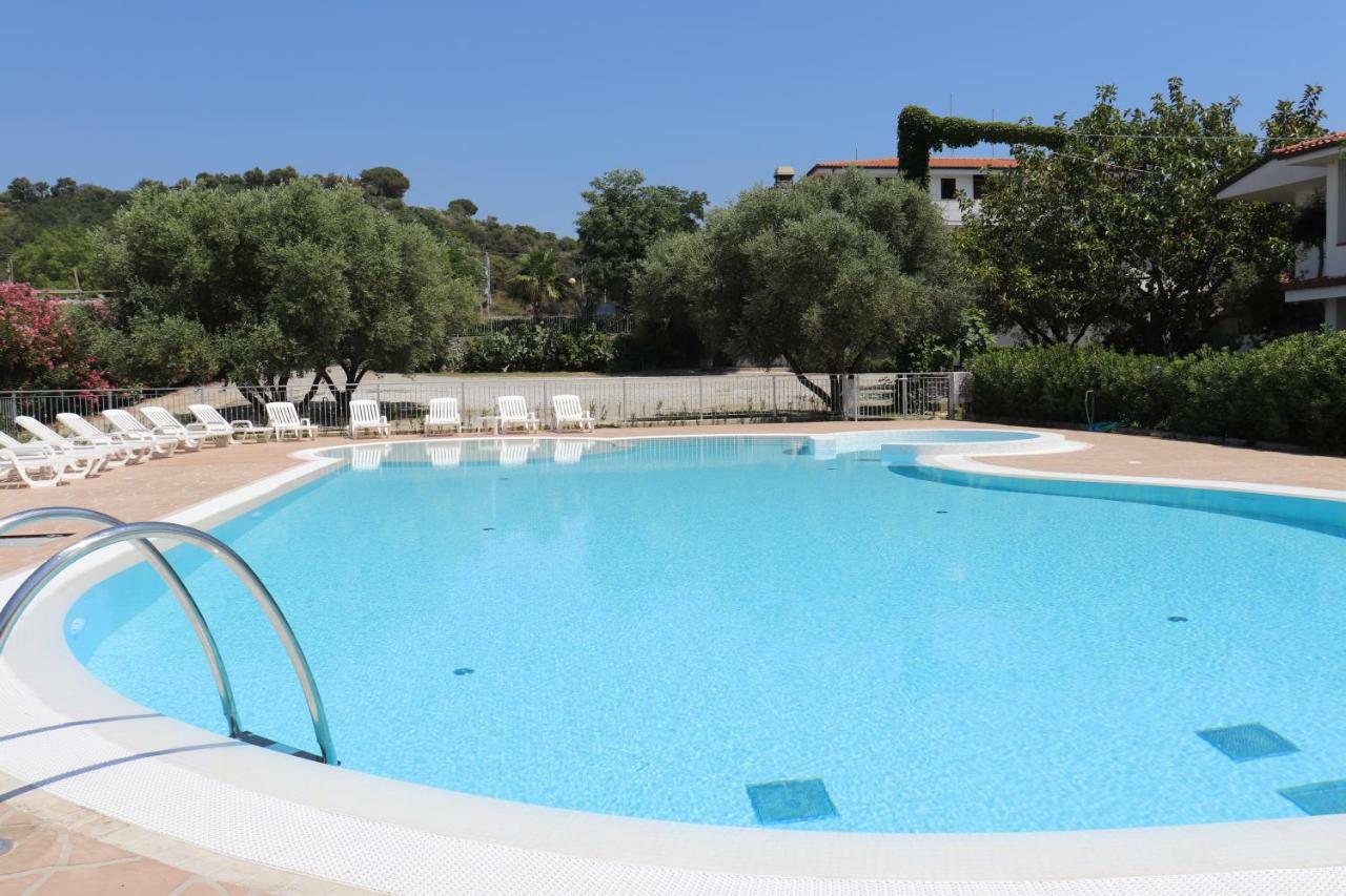 Happy Days Aparthotel Capo Vaticano Buitenkant foto