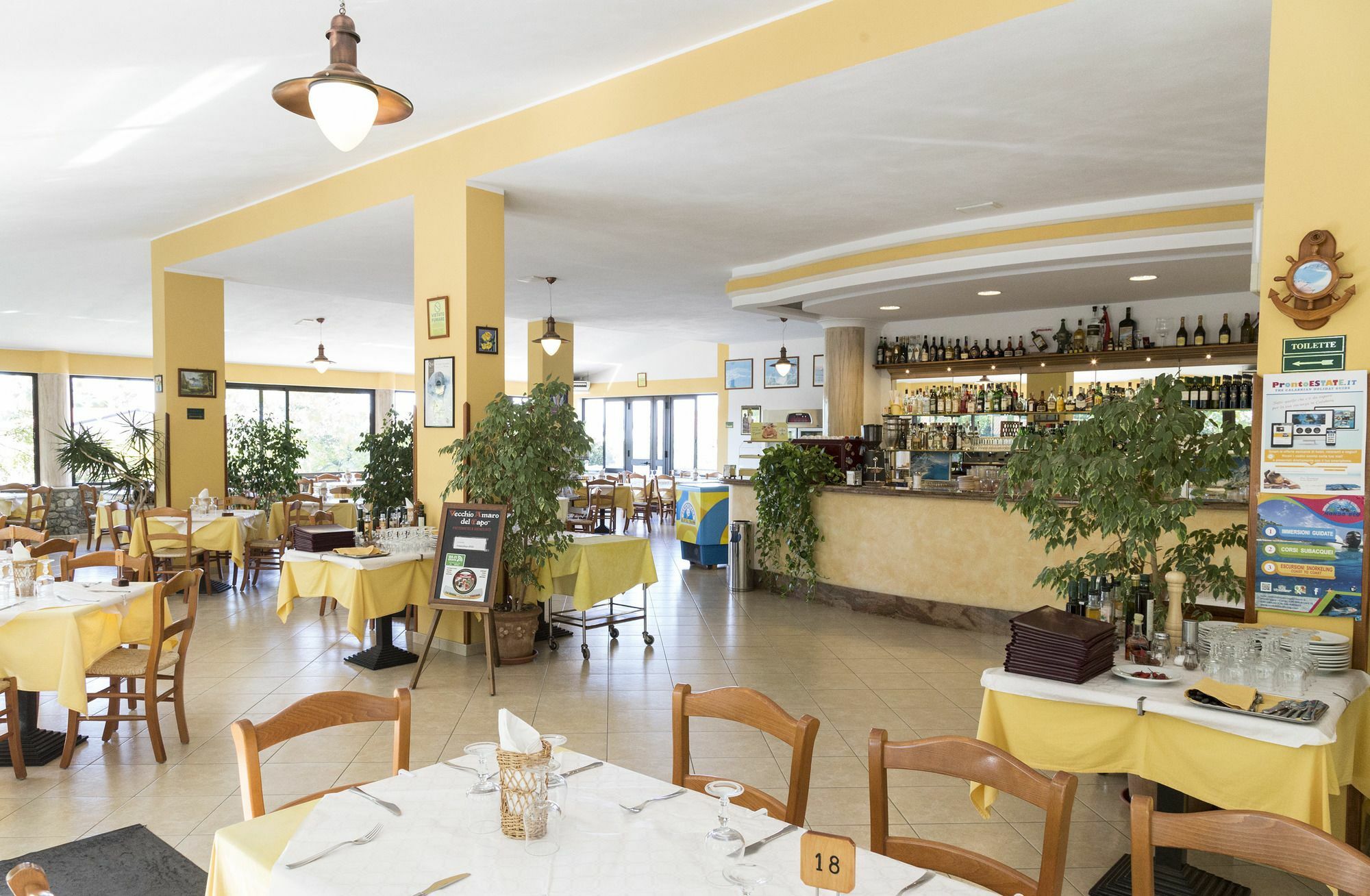 Happy Days Aparthotel Capo Vaticano Buitenkant foto